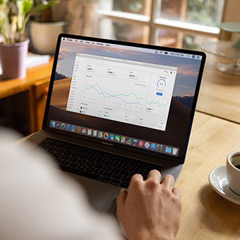 高h文漫画,穿越次元，探寻奇幻世界